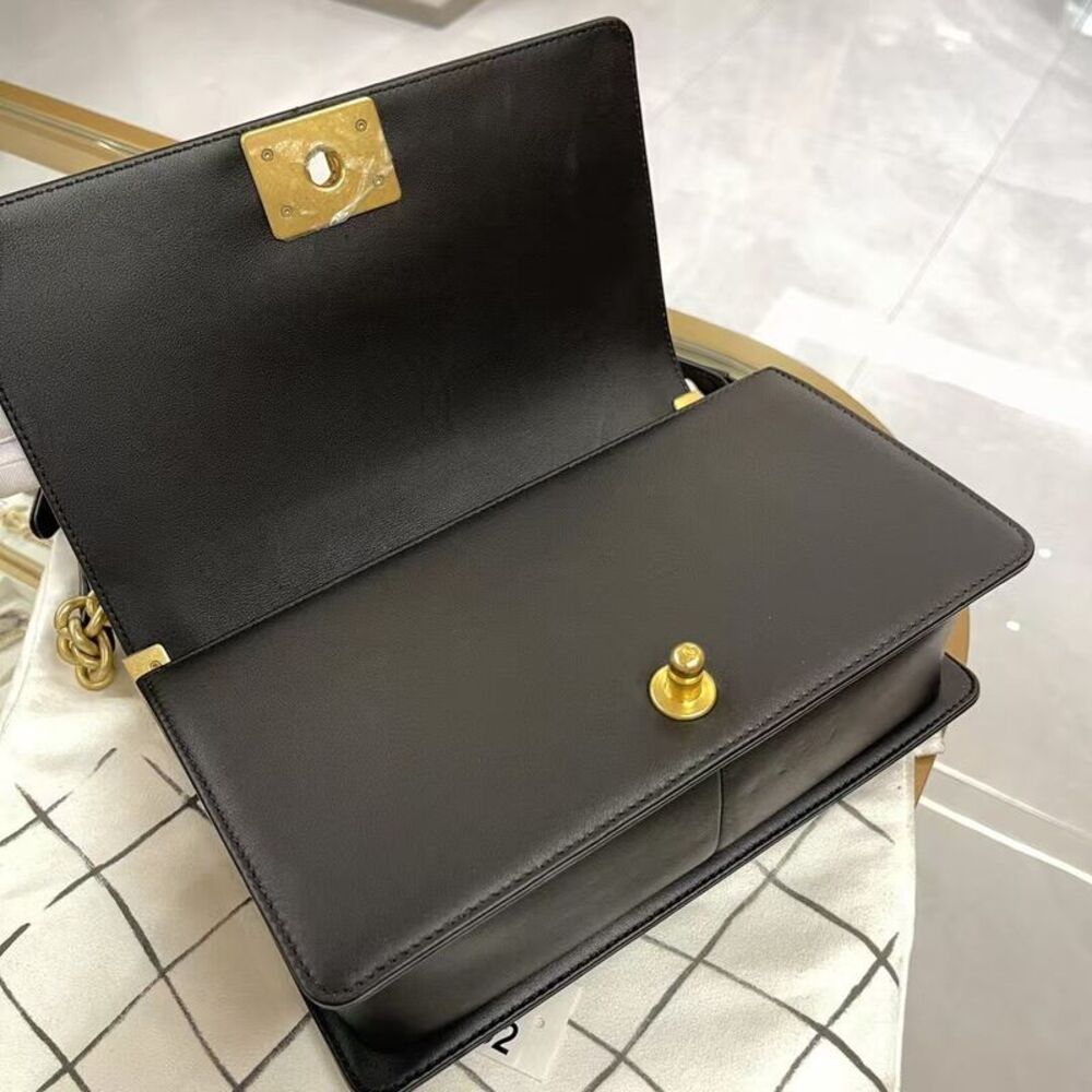 Chanel Women Pre-Loved Bag Very Good Condition - Picture 8 of 9